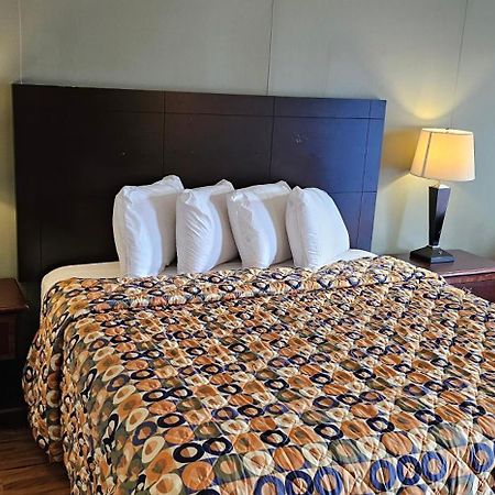 Astoria Hotel West Danville Bagian luar foto